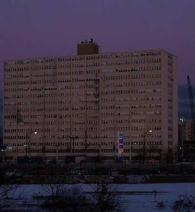 Jan Tichy leads community art project to &quot;light&quot; the last high-rise at Cabrini-Green