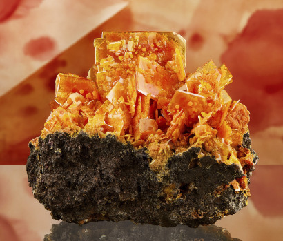 Atlas Banner image. Fine mineral photograph of Wulfenite