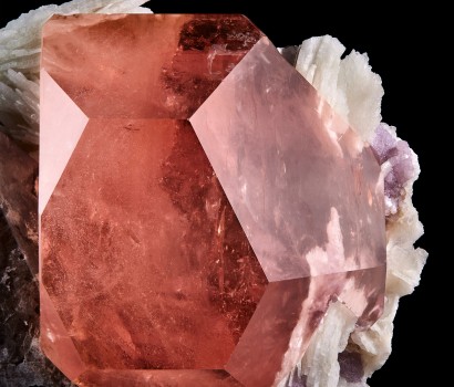 Fine mineral detail photograph of Morganite for wilensky exquisite minerals habits exhibition.