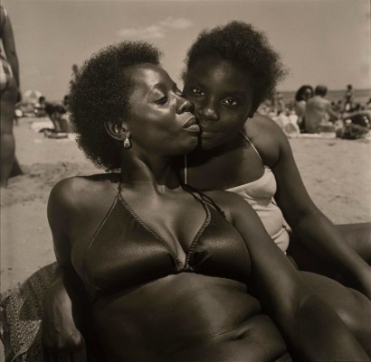 Rosalind Fox Solomon,&nbsp;Mother and Daughter, Bighton Beach, New York, 1985 | Bruce Silverstein Gallery