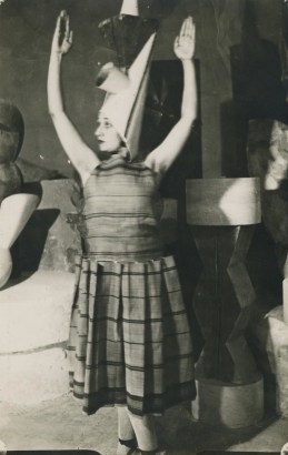Constantin Br&acirc;ncuşi - Lizica Codreanu in Brancusi's Studio 2,1922 | Bruce Silverstein Gallery