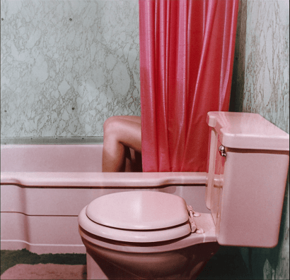 Sandy Skoglund - Knees in Tub, 1977 | Bruce Silverstein Gallery