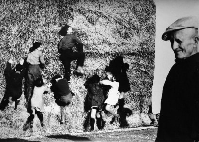 Mario Giacomelli -  La buona terra,&nbsp;1964-66&nbsp;(The good earth)  | Bruce Silverstein Gallery