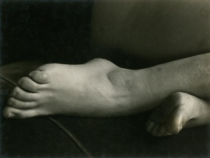 Edward Weston&nbsp;- Feet, 1933 Gelatin silver print, printed c. 1933 | Bruce Silverstein Gallery