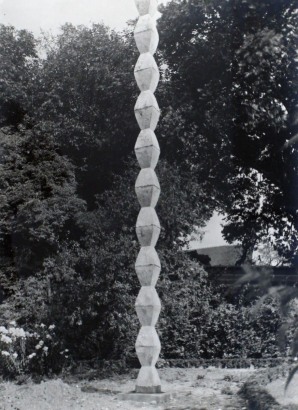Constantin Br&acirc;ncuşi - Endless Column, Voulangis, c. 1926-27 | Bruce Silverstein Gallery