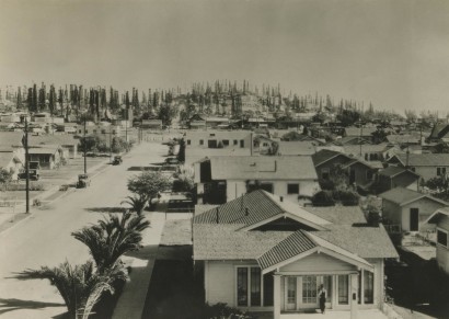 E. O. Hopp&eacute; -  Signal Hill, Los Angeles, 1926  | Bruce Silverstein Gallery