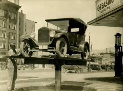 E. O. Hopp&eacute; -  Auto Shop, Los Angeles, CA, 1926  | Bruce Silverstein Gallery