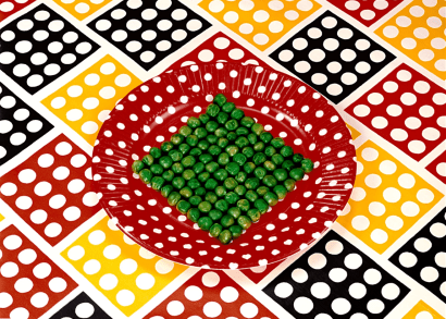 Sandy Skoglund - Peas on a Plate, 1978 | Bruce Silverstein Gallery