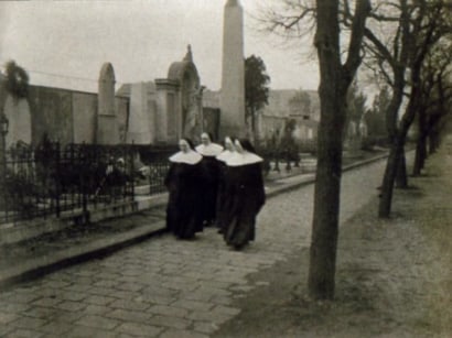 Andr&eacute; Kert&eacute;sz - Untitled, 1920 ; Bruce Silverstein Gallery