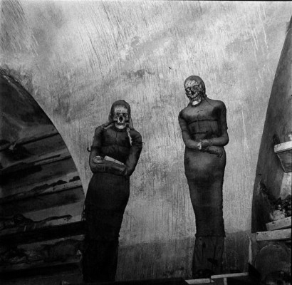 Rosalind Fox Solomon - Mummy Couple, Catacombs, Palerno, Italy, 1976 Gelatin silver print, printed 1976 | Bruce Silverstein Gallery