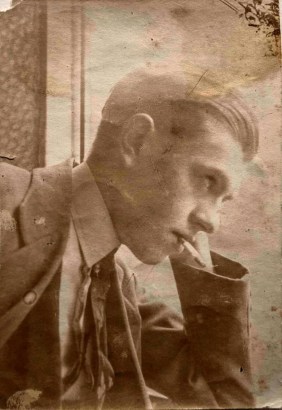 Ren&eacute; Magritte - Ren&eacute; Magritte fumant une cigarette,&nbsp;1914 Gelatin silver print ; Bruce Silverstein Gallery