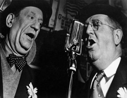 Lisette Model,&nbsp;Sammy's Bar, New York (Two Male Singers),&nbsp;1940-1944 | Bruce Silverstein Gallery