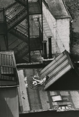 Andr&eacute; Kert&eacute;sz - Sunny Day, New York, August 12, 1978  | Bruce Silverstein Gallery