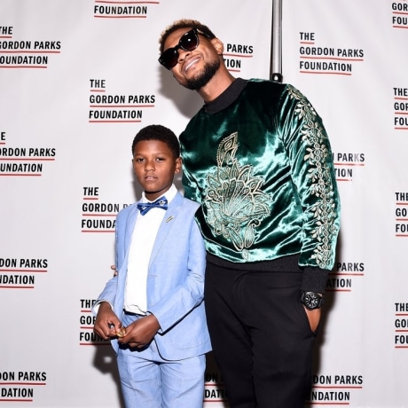 Usher Teaches His Adorable Son a Little Thing or 2 About Red Carpet Swagger