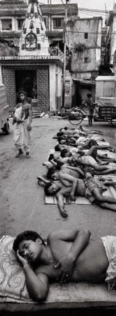 Raghu Rai SLEEPING DREAMS, TAGORE CASTLE STREET, KOLKATA