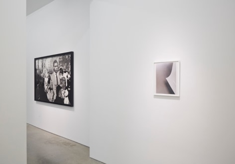 Installation view Vik Muniz (back), Wolfgang Tillmans (front)