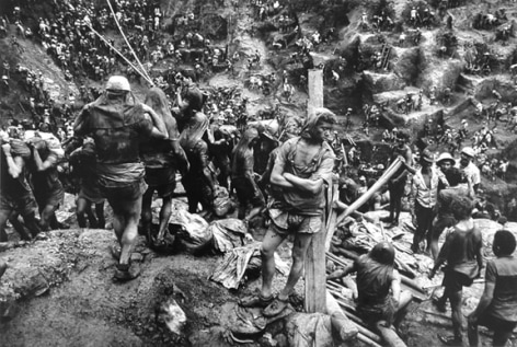 Sebasti&atilde;o Salgado,&nbsp;Serra Pelada, Brasil (St. Sebastian), from the series Workers, 1986. Gelatin silver print, 16 x 20 inches.