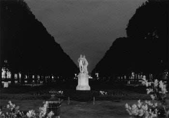 Embracing Statue, Paris, 1999