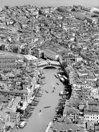 05_site specific_VENEZIA 09, 2009. Archival pigment print,&nbsp;45 x 61 or 65 x 85 inches.