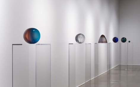 Helen Pashgian: Working in Light, Installation view