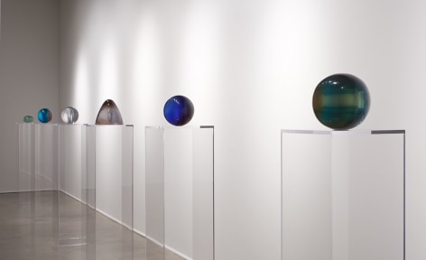 Helen Pashgian: Working in Light, Installation view