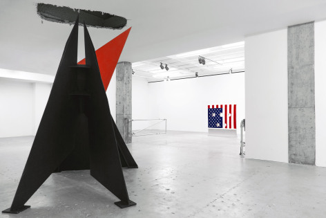 Installation view of Kinetics of Violence: Alexander Calder and Cady Noland, New York, Venus Over Manhattan, 2017