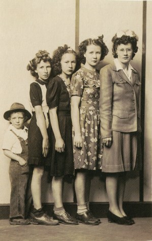 Mike Disfarmer - Merlon Noah and Sisters Emmagean Faust, Ruth Faust, Abigail Faust and Eula Faust Mannon