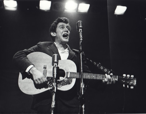 Fred W. McDarrah- Phil Ochs Singing &quot;The War is Over&quot;