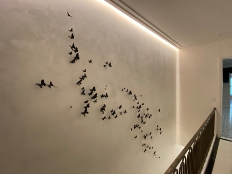 PAUL VILLINSKI, Wave (installation example in Night black) 