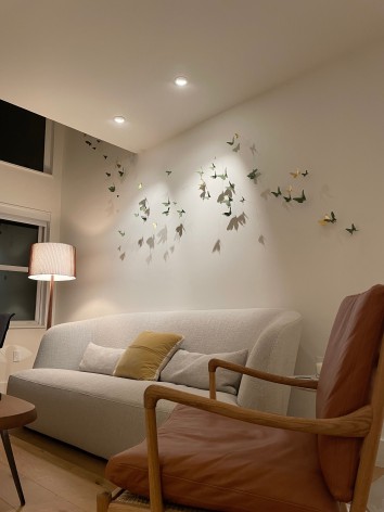 PAUL VILLINSKI, Mistral (installation example in Verdant green and Sun gold)