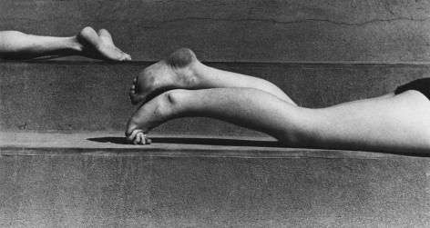Legs, Paris, 1935, Gelatin on silver print