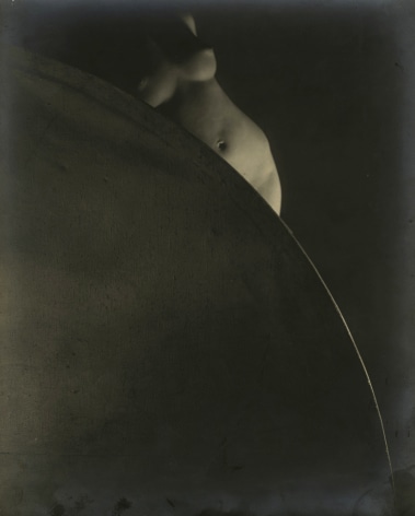 Franti&scaron;ek Drtikol - Nude with quarter circle, c.1926 - Howard Greenberg Gallery