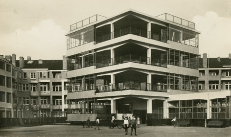 Iwao Yamawaki - Amsterdam-Z. Openiuchtschool i.d. Cliostraat, c.1930 - Howard Greenberg Gallery