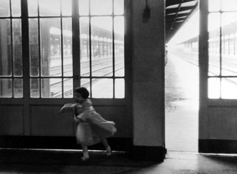 Louis Stettner - Boston Station, 1954-58 - Howard Greenberg Gallery