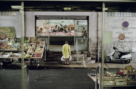 Harry Gruyaert, Covered Market, Biarritz, France, 2000, Howard Greenberg Gallery, 2019