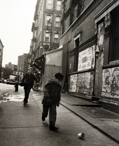 Rebecca Lepkoff - Lower East Side, 1946 - Howard Greenberg Gallery