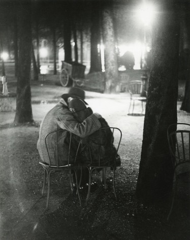 Lovers in the park on the Champs-Elysees, c.1932  Gelatin silver print; printed 1960's  11 3/8 x 9 inches