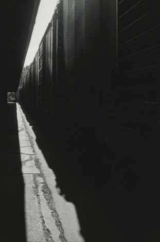 Louis Stettner - Untitled (Train), 1950 - Howard Greenberg Gallery