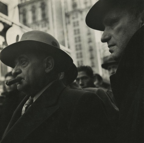 Louis Stettner - Times Square, 1940 - Howard Greenberg Gallery