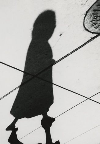 Marvin Newman - Woman with Manhole Cover, Shadow Series, Chicago, 1951 - Howard Greenberg Gallery - 2019