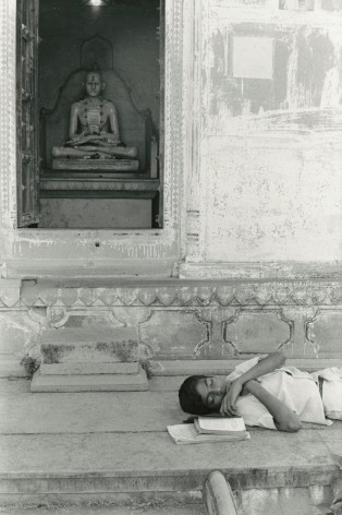 Sacred Sight: Photographs in India 2009 Howard Greenberg Gallery