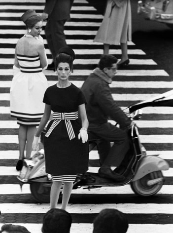 William Klein - Nina + Simone, Piazza di Spagna, Rome (Vogue), 1960 - Howard Greenberg Gallery
