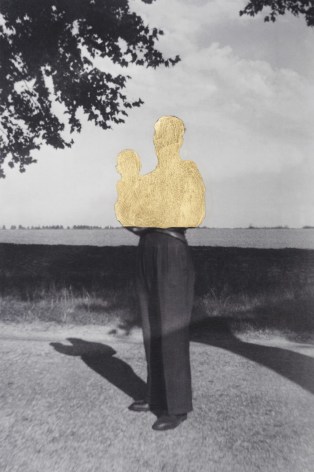 P&egrave;re et B&eacute;b&eacute;, 2018, Father and Baby, golden foil, back and white, gold