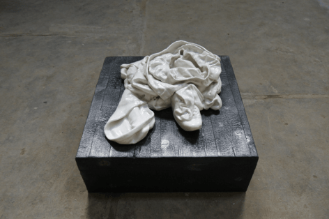 Reza Aramesh, Action 144: Friday April 25, 2003 at 07:55, 2015