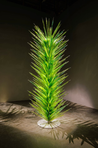 Dale Chihuly , Peridot Green Icicle Tower