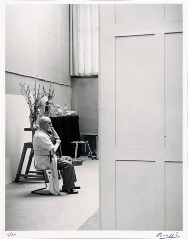 Brassa&iuml; Henri Matisse dans son atelier a Paris, 1939