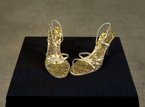 Hans-Peter Feldmann, Golden Shoes with Pins