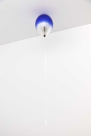 Jeppe Hein, Some See a Balloon, Some See a Wish (dark blue and silver)