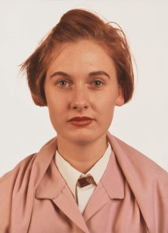 Thomas Ruff, Portrait (Leontine Coelewy), 1988
