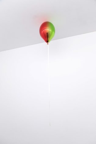 Jeppe Hein, Dark Red and Medium May Green Mirror Balloon (vertical)
